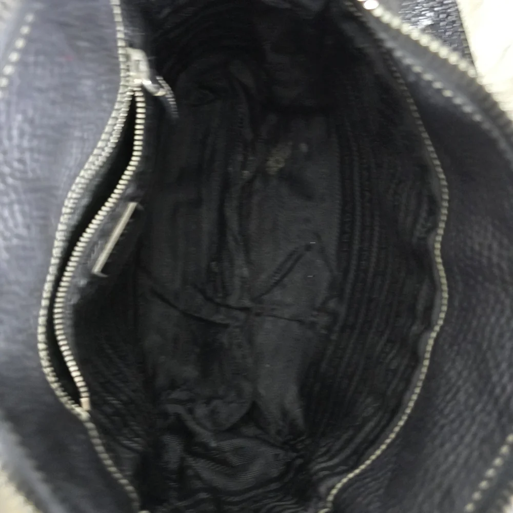 Prada Black Leather Women's Bag - Picture 8 of 16